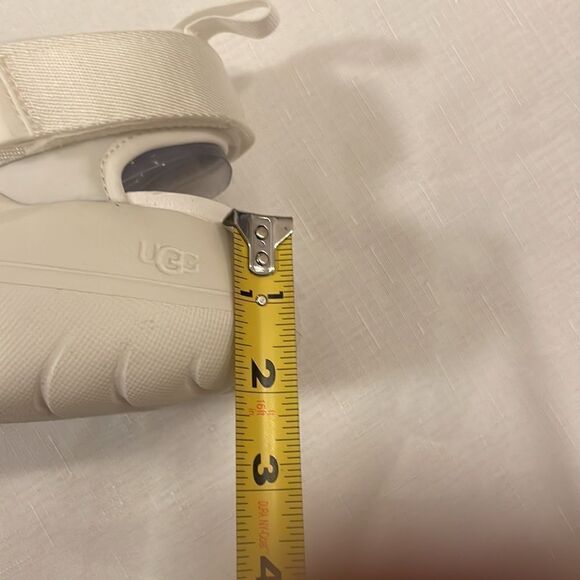 UGG LA CLOUD SPORTS SANDALS.  NEW IN BOX - Picture 8 of 14